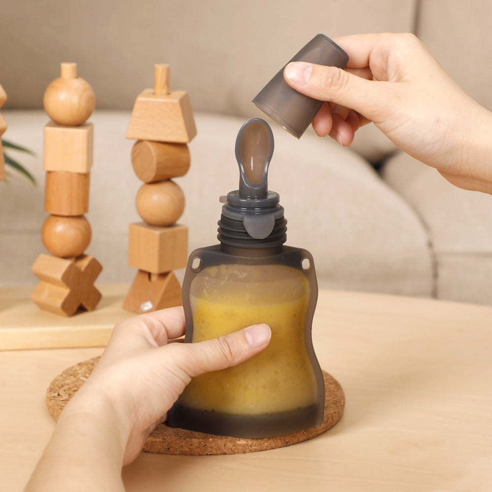 Silicone Pouch With Feeding Spoon (130ml).